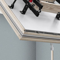 T�sn�n� do r�mu p�dn�ch schod� OMAN TPSS10084